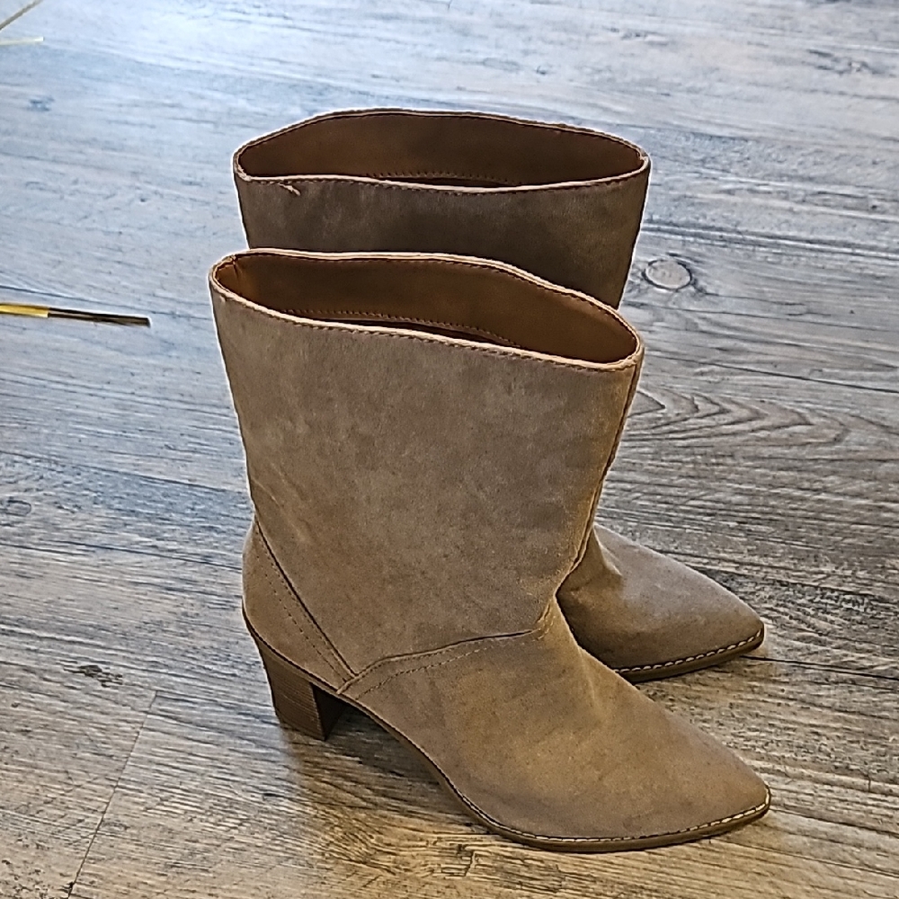 Universal Thread Taupe Heeled Boots